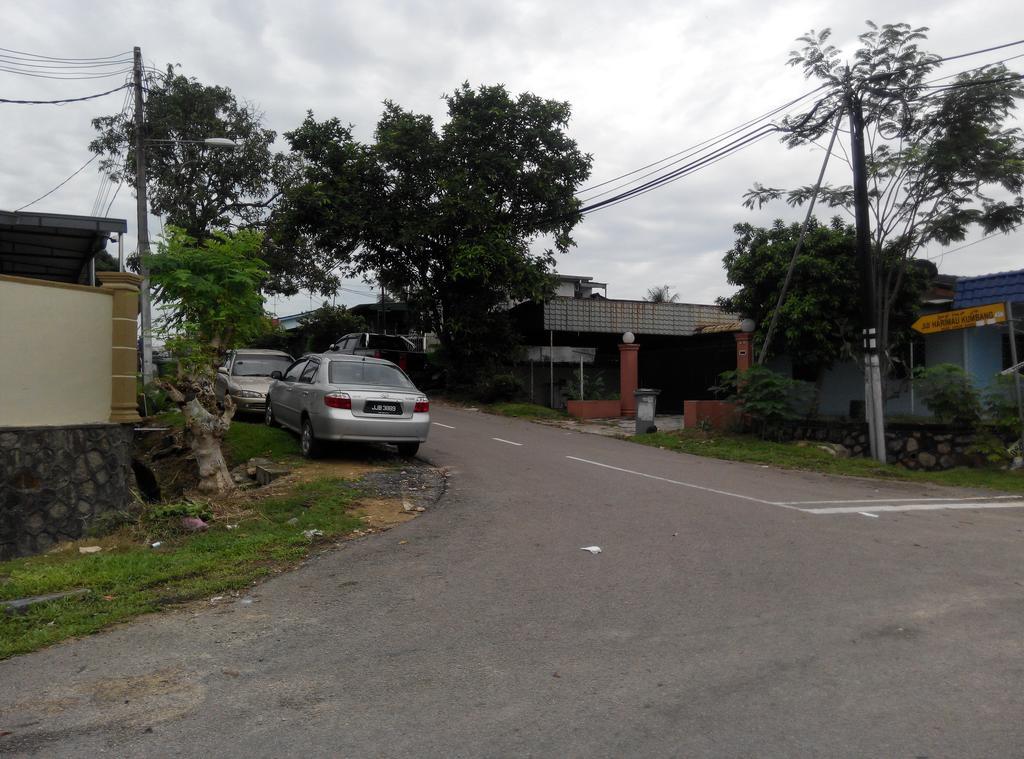 Check Inn ยะโฮร์บาห์รู ภายนอก รูปภาพ
