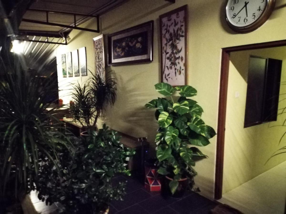 Check Inn ยะโฮร์บาห์รู ภายนอก รูปภาพ