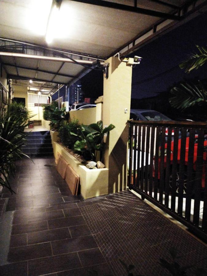 Check Inn ยะโฮร์บาห์รู ภายนอก รูปภาพ
